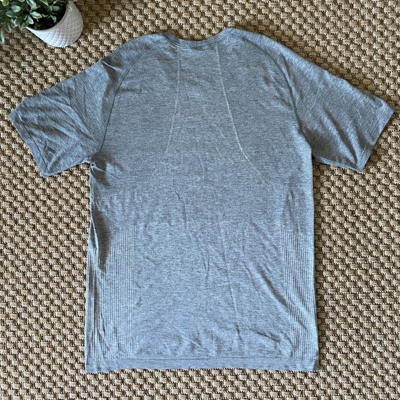 SOLD lululemon Men’s Training Metal Vent Tech Short Sleeve Shirt 2.0 - Picture 3 of 6
